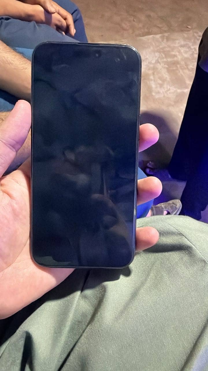 Apple iPhone 15 Pro Max 4