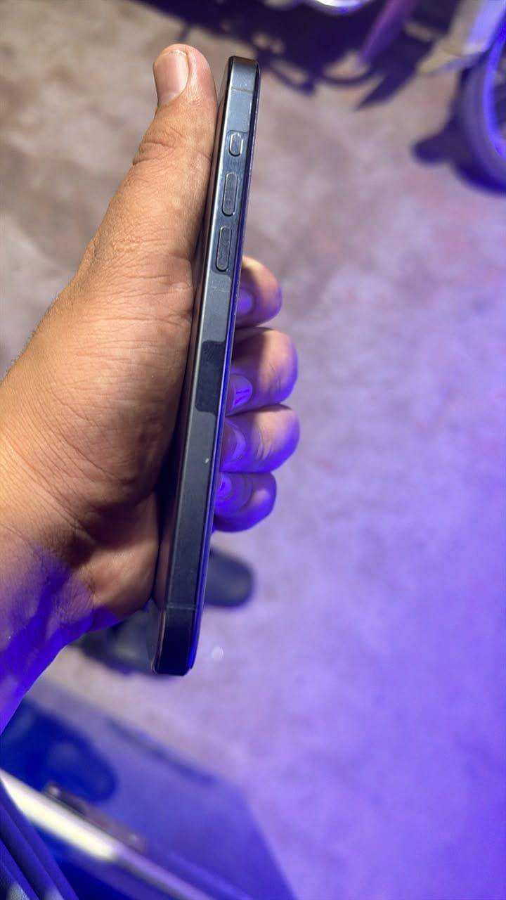 Apple iPhone 15 Pro Max 9
