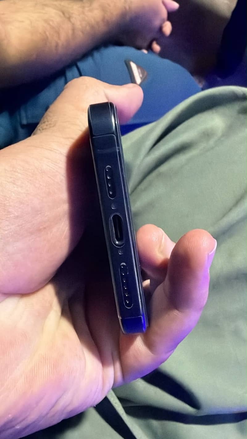 Apple iPhone 15 Pro Max 12