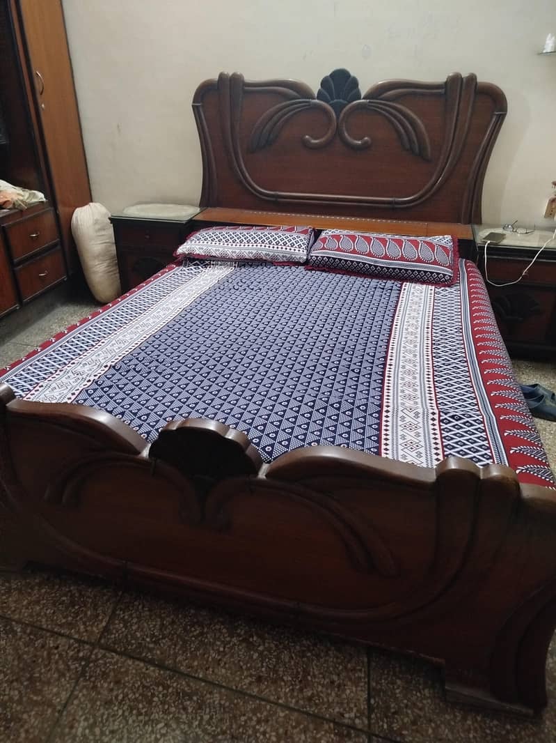 bed with side tables 0