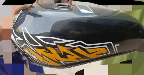 Honda 125 fuel tank and side covers