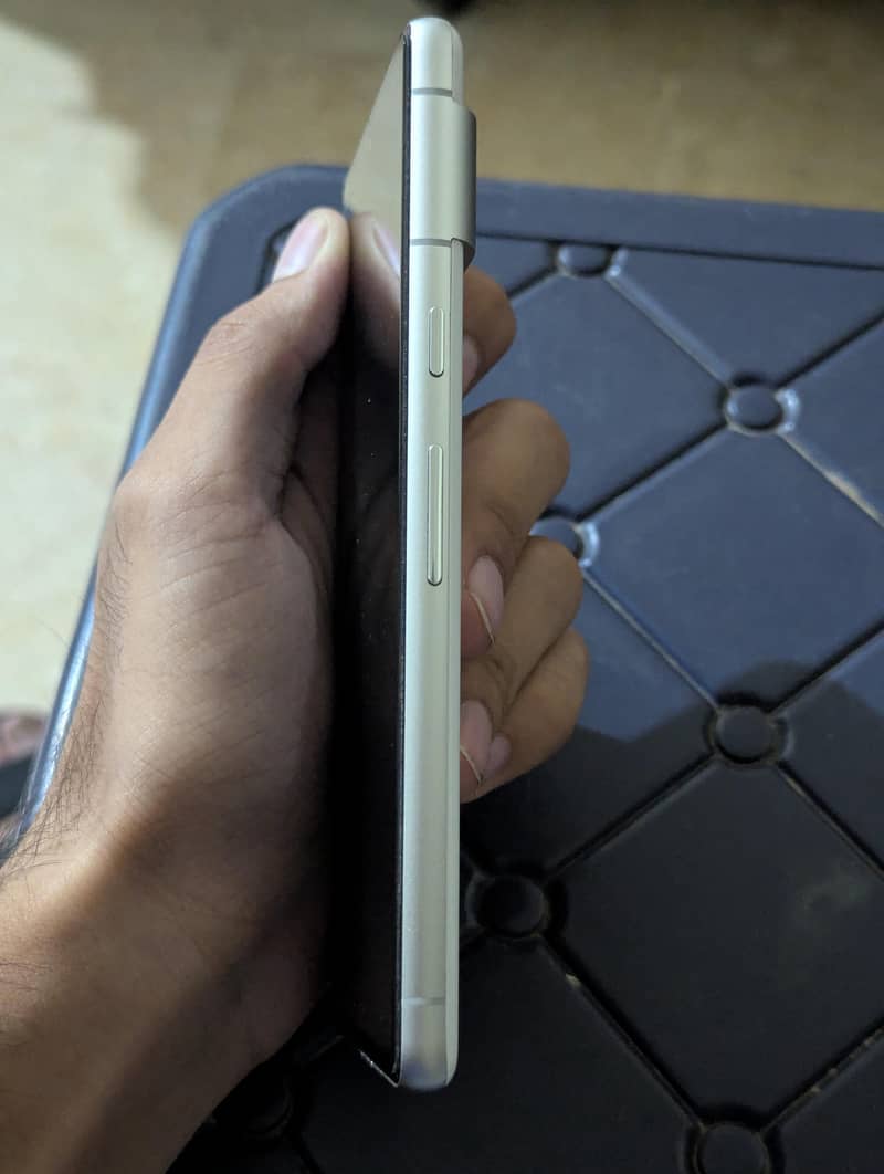 Google Pixel 7 4