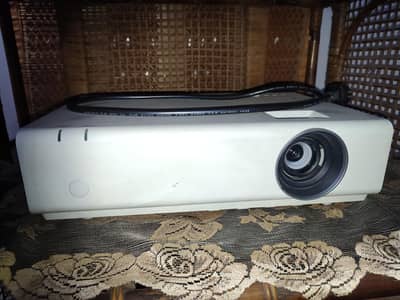 Sony VPL-EX250 + Screen