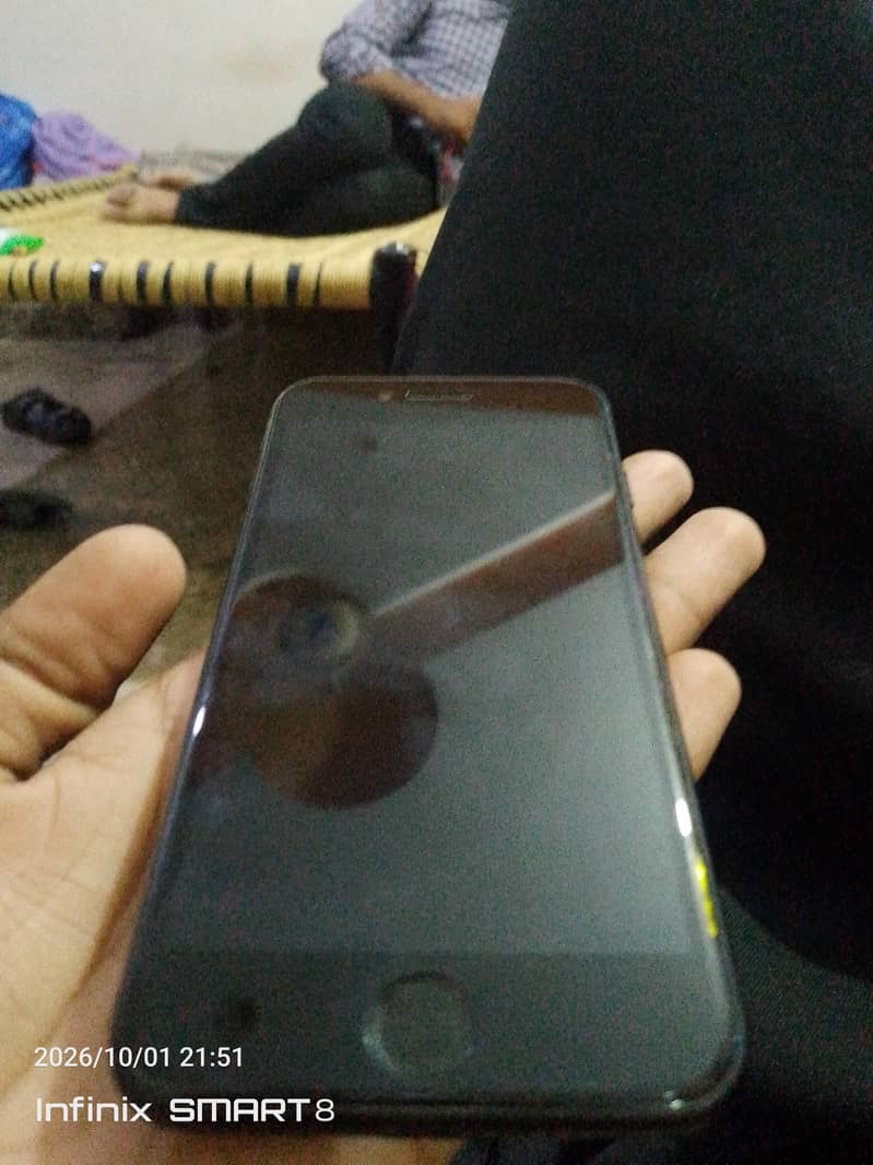 Apple iPhone 7 1