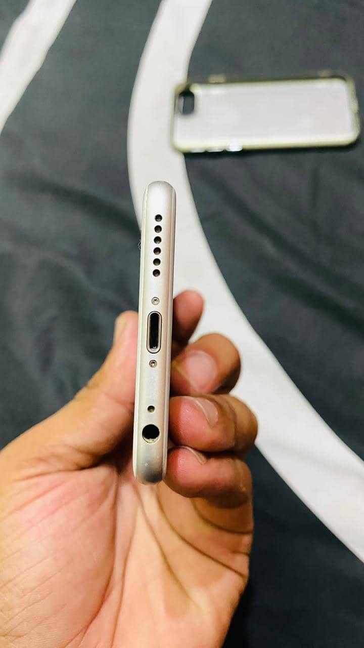 Apple iPhone 6S 5