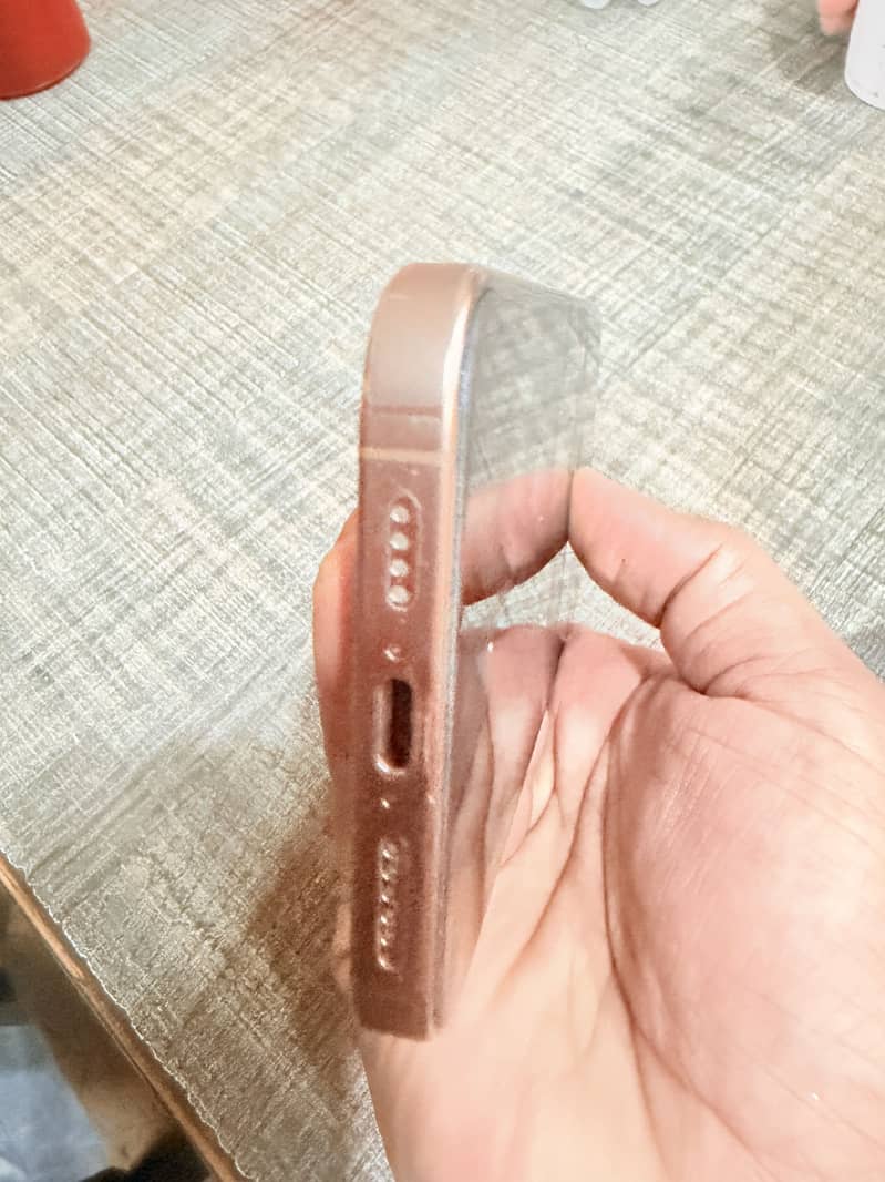 Apple iPhone 16 Pro Max 4