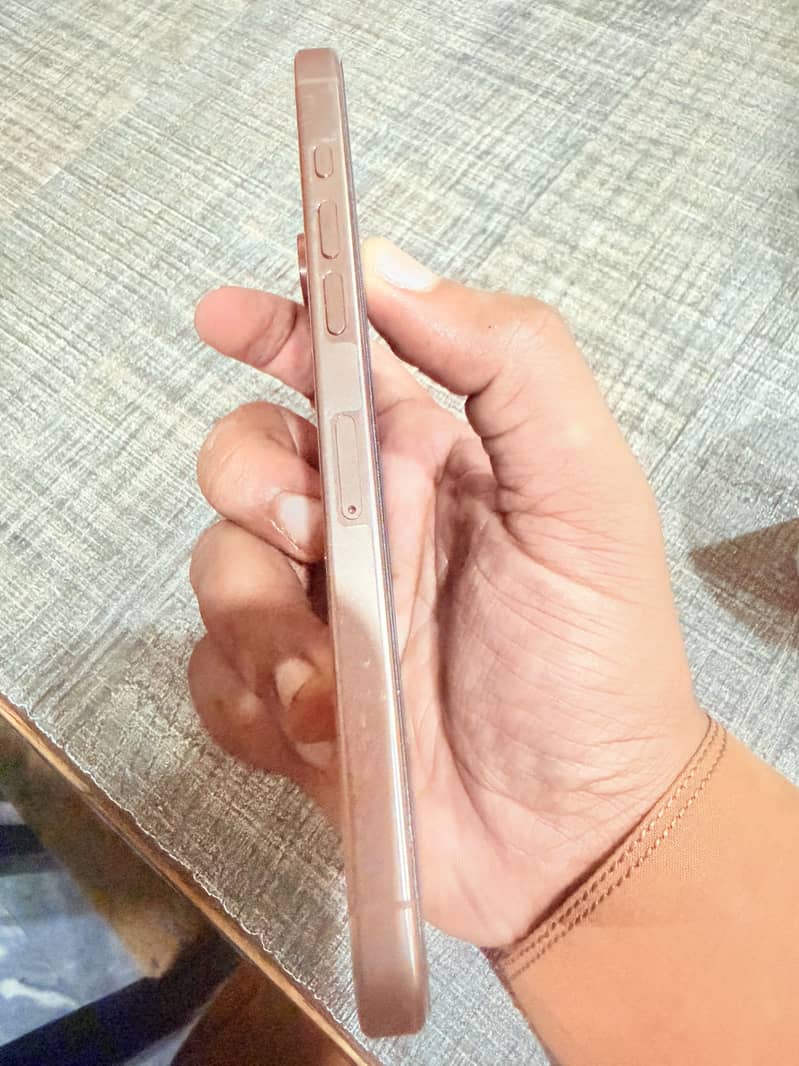 Apple iPhone 16 Pro Max 5