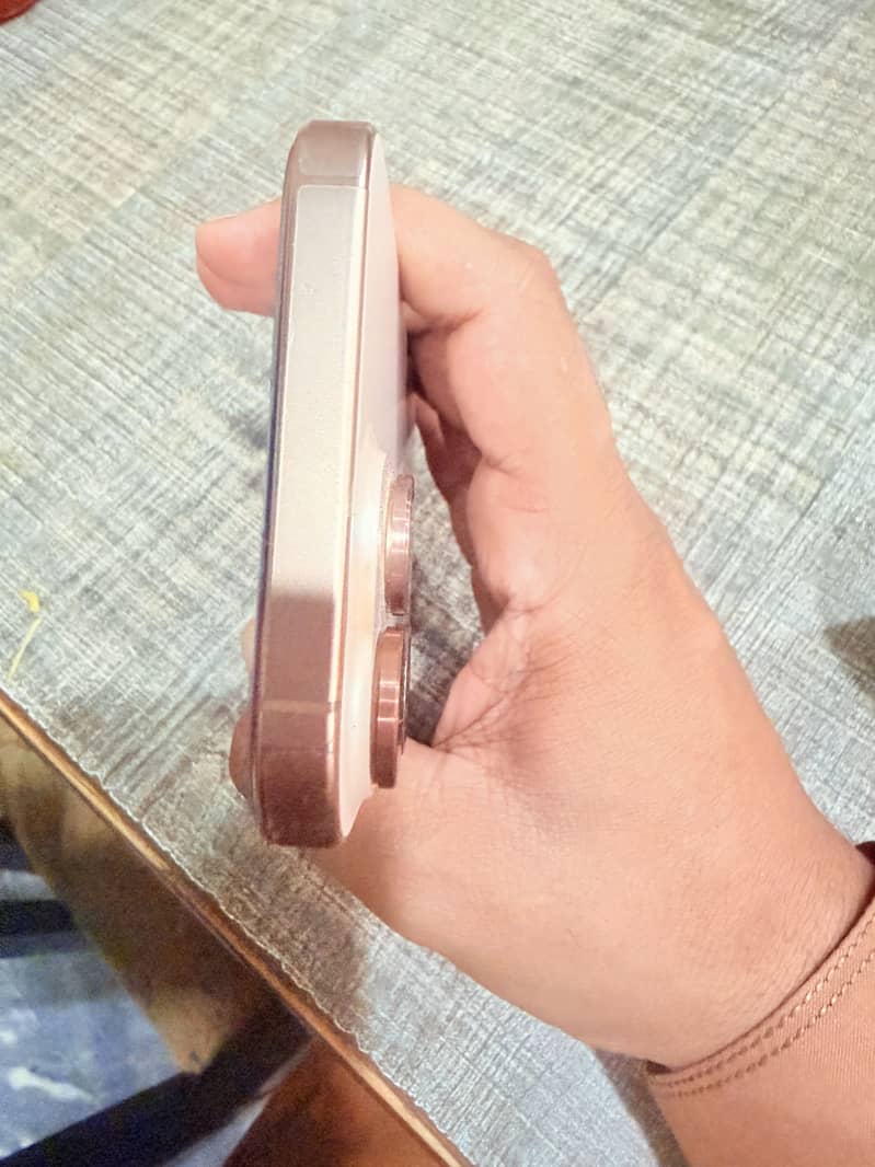 Apple iPhone 16 Pro Max 6