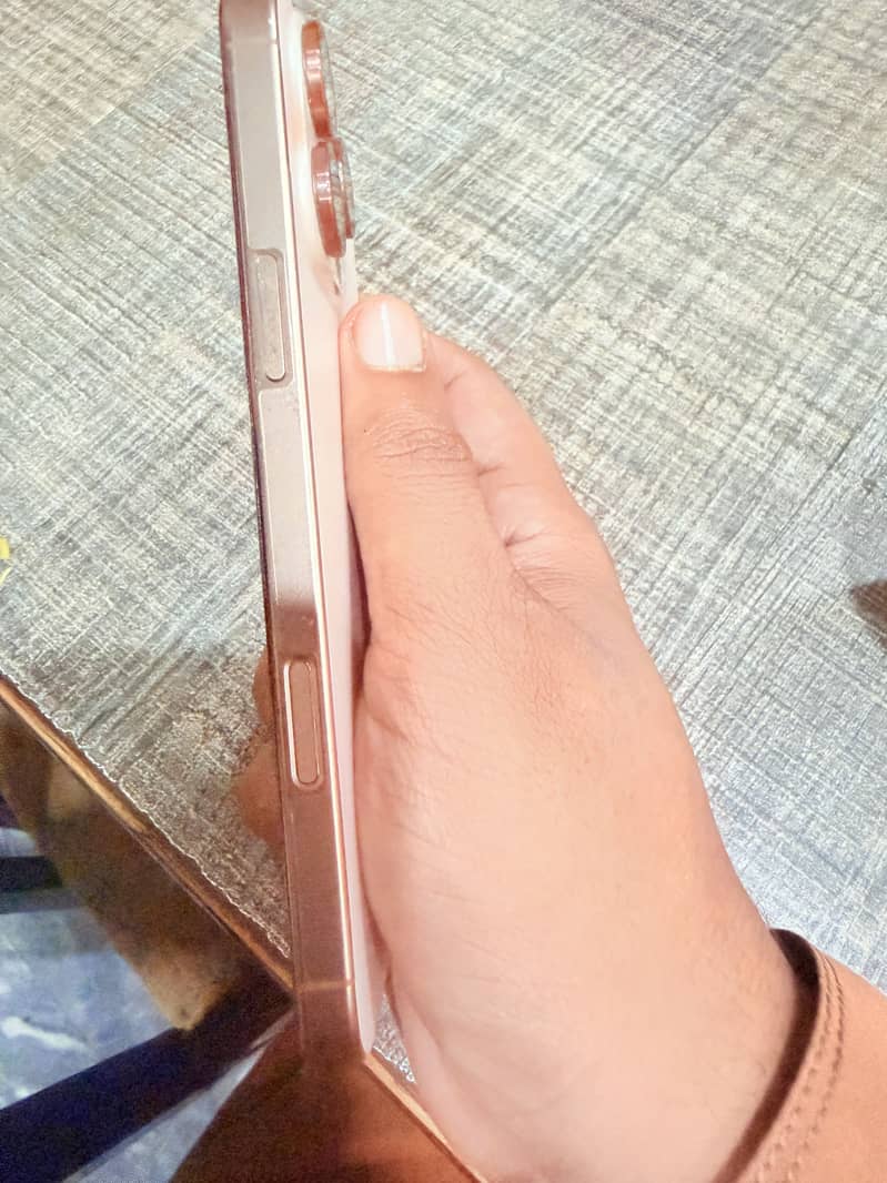 Apple iPhone 16 Pro Max 7