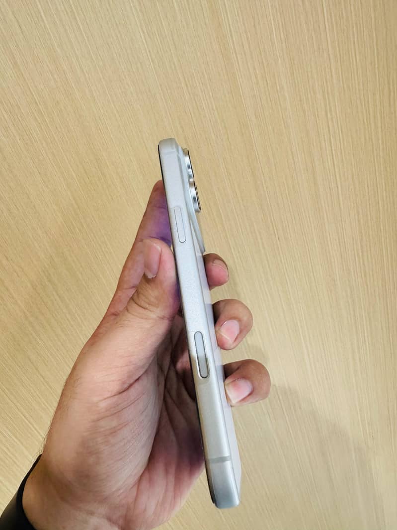 Apple iPhone 17 Pro Max 2