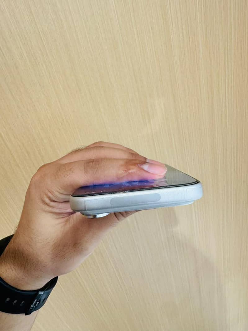Apple iPhone 17 Pro Max 3