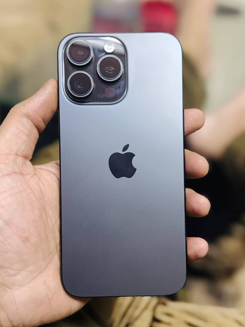 Apple iPhone 16 Pro Max 1
