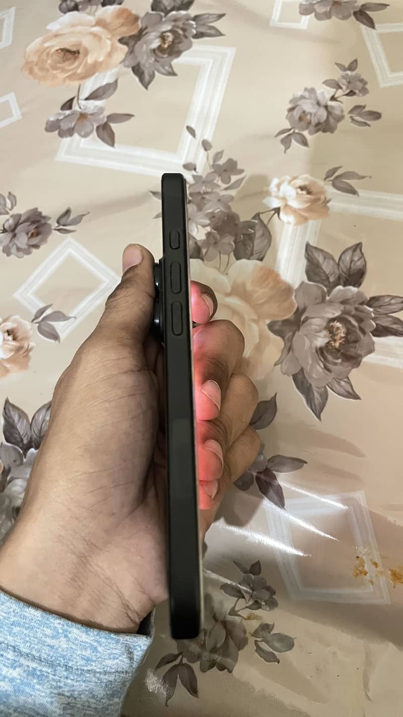 Apple iPhone 16 2