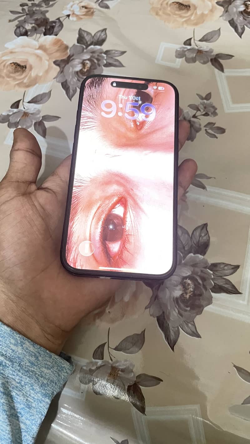 Apple iPhone 16 3