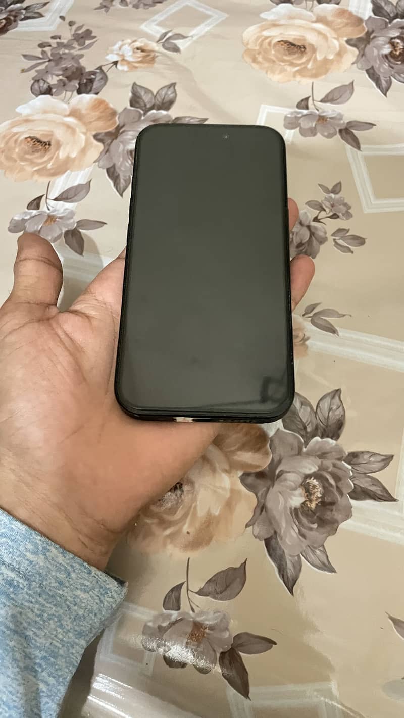 Apple iPhone 16 4