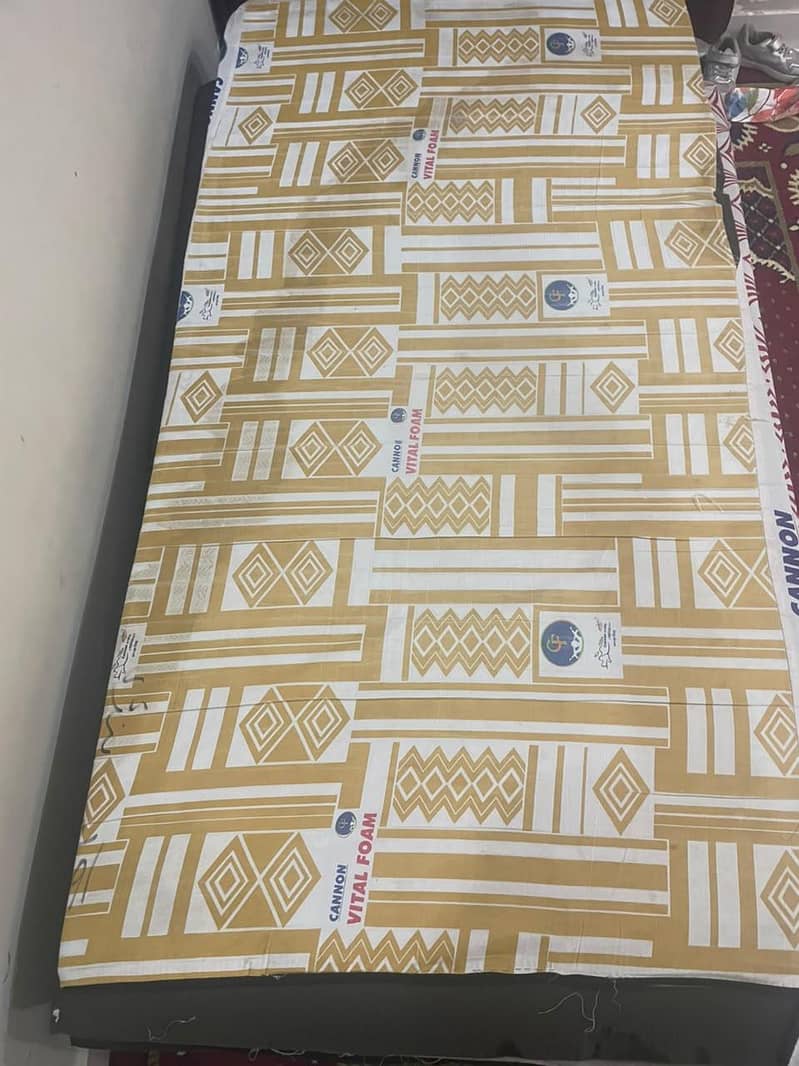 4 single mattress 0