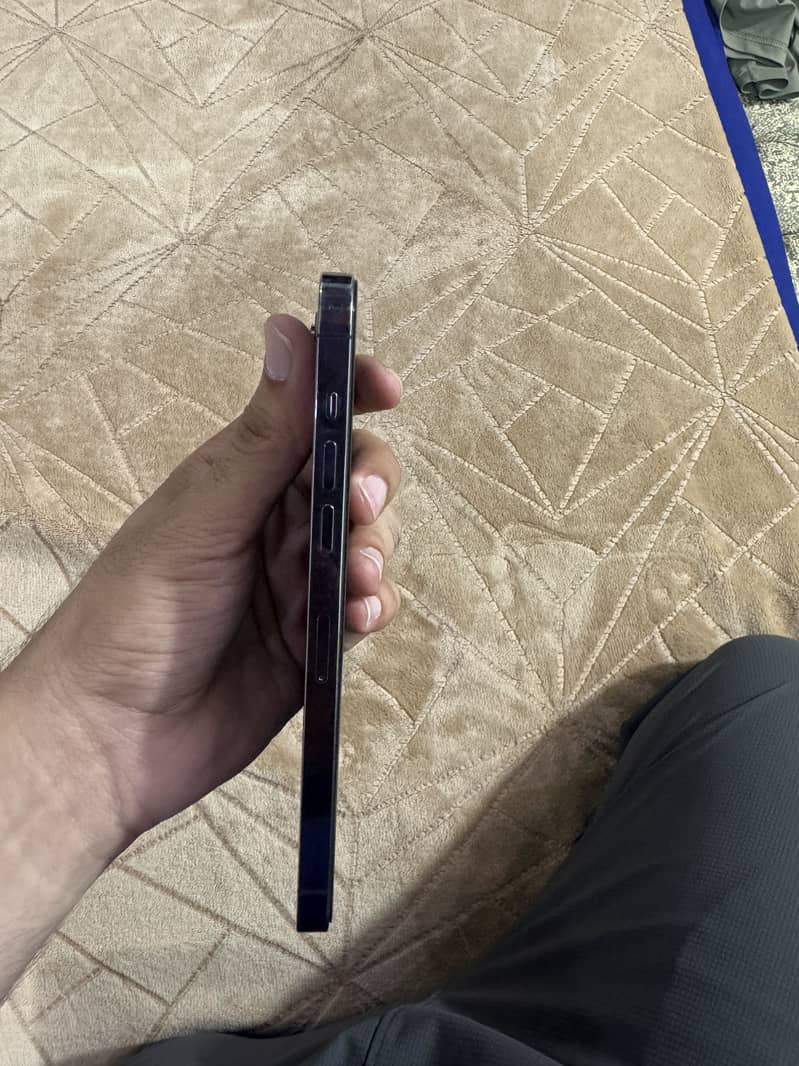 Apple iPhone 14 Pro Max 0