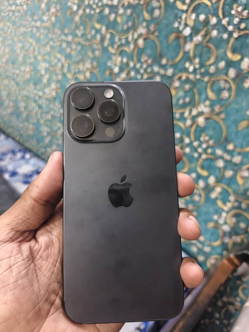 Apple iPhone 15 Pro Max 1