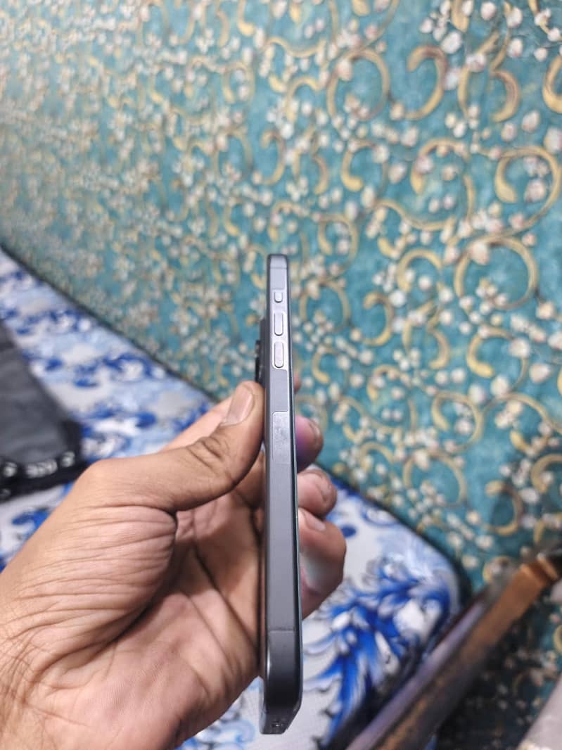 Apple iPhone 15 Pro Max 2