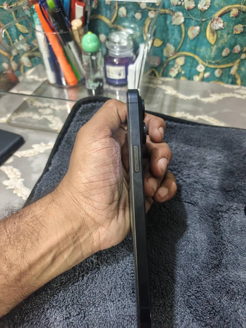 Apple iPhone 15 Pro Max 6