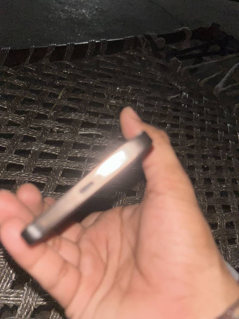 Apple iPhone 16 Pro Max 3