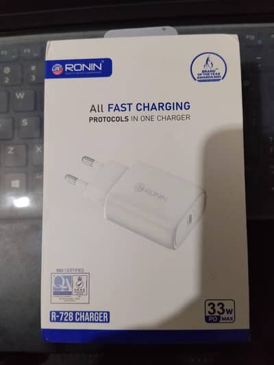 Ronin R-728 wall charger