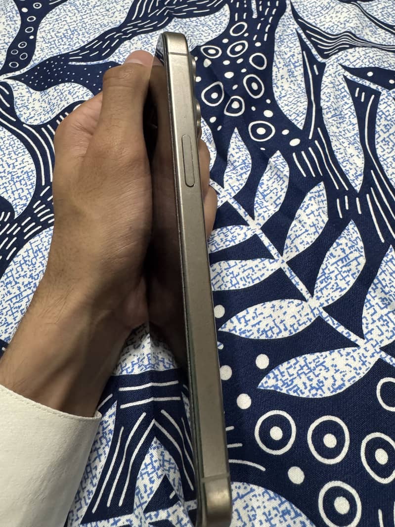 Apple iPhone 15 Pro Max 0