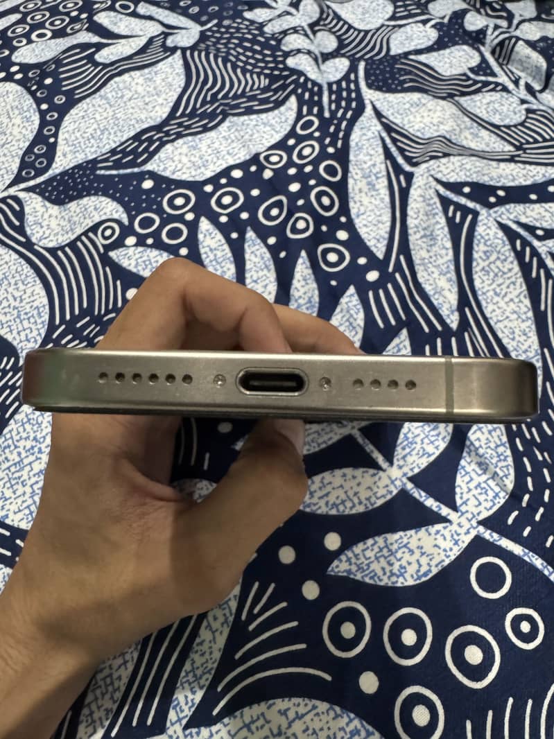 Apple iPhone 15 Pro Max 1