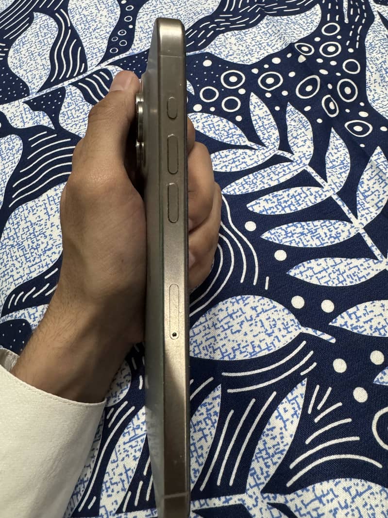 Apple iPhone 15 Pro Max 2