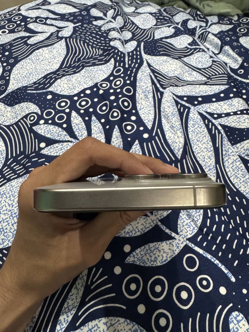 Apple iPhone 15 Pro Max 4
