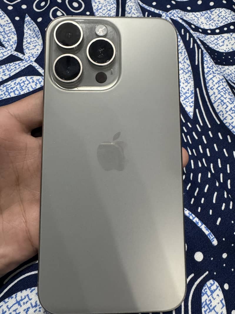 Apple iPhone 15 Pro Max 5
