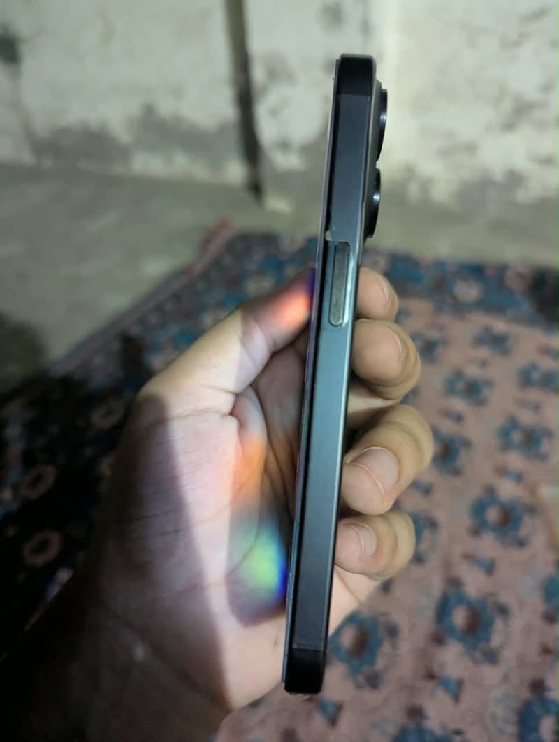 Apple iPhone 15 Pro 3