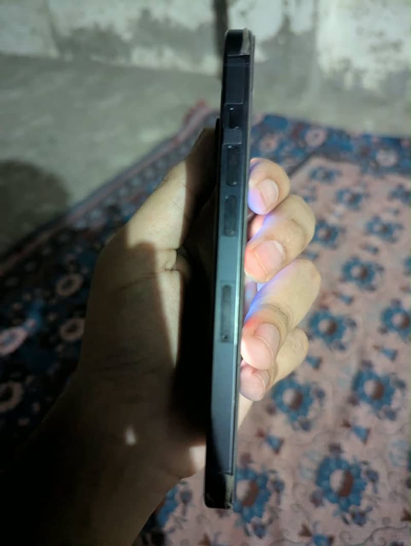 Apple iPhone 15 Pro 4