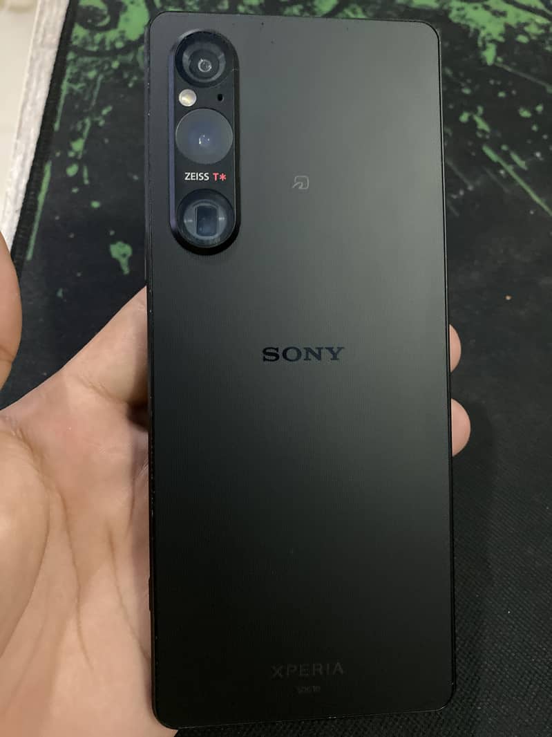 Sony 1 V 0
