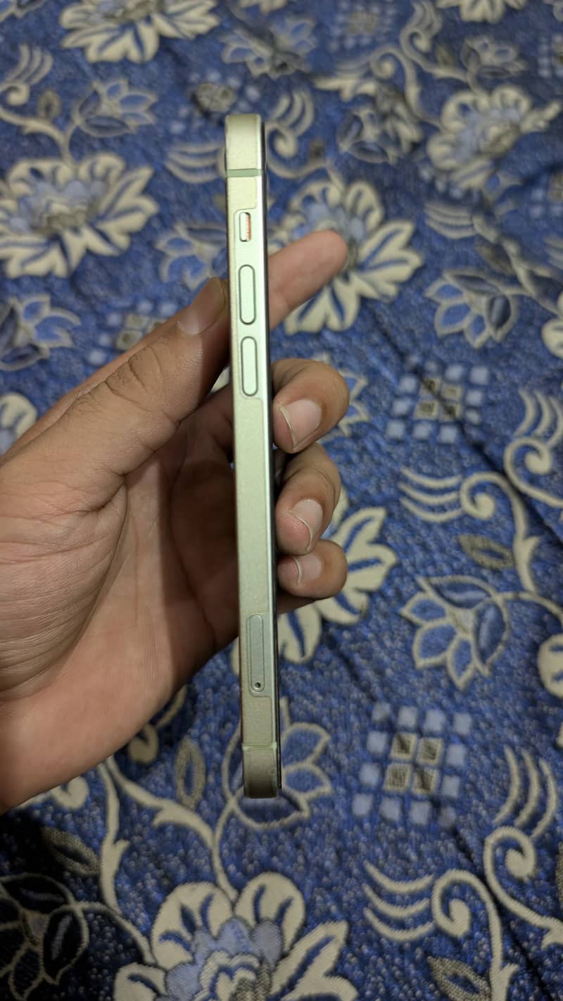 Apple iPhone 12 4