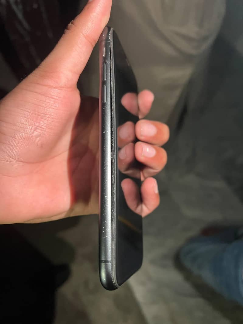 Apple iPhone 11 4