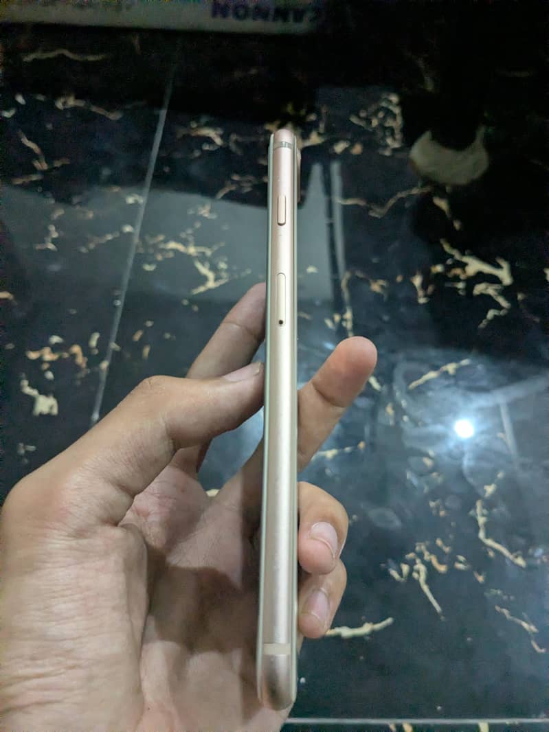 Apple iPhone 8 Plus 3