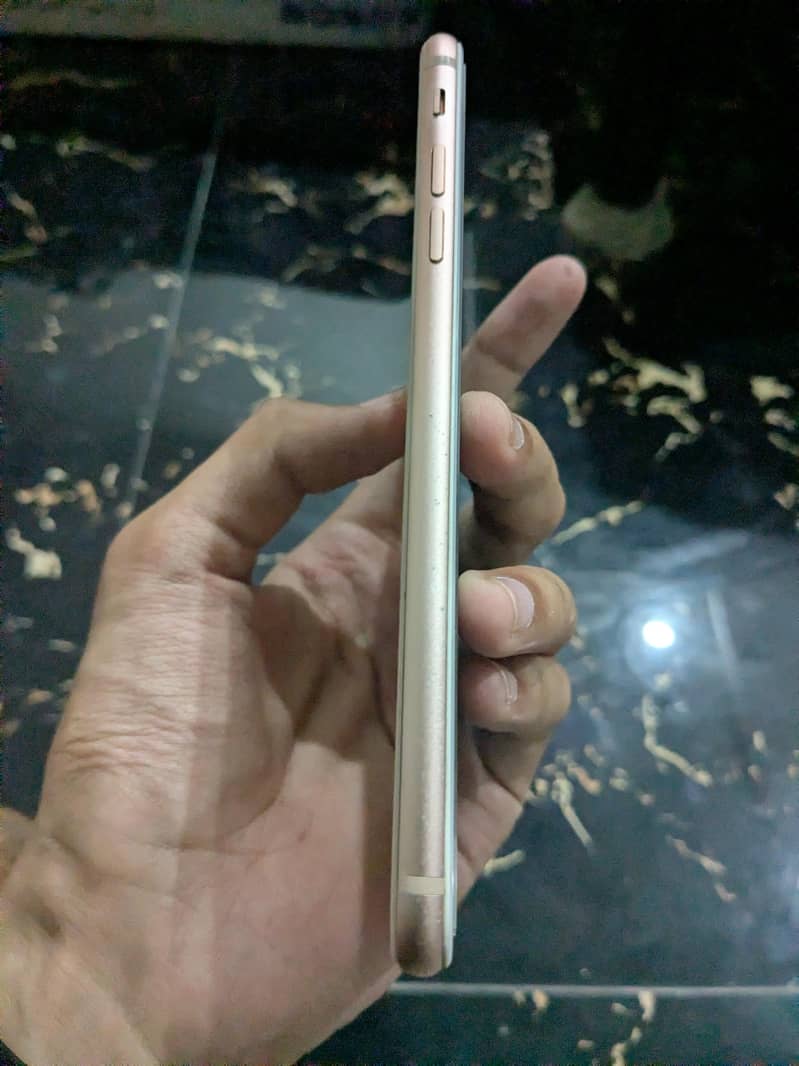 Apple iPhone 8 Plus 4