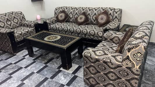 09/10 condition sofa set with 40% discount