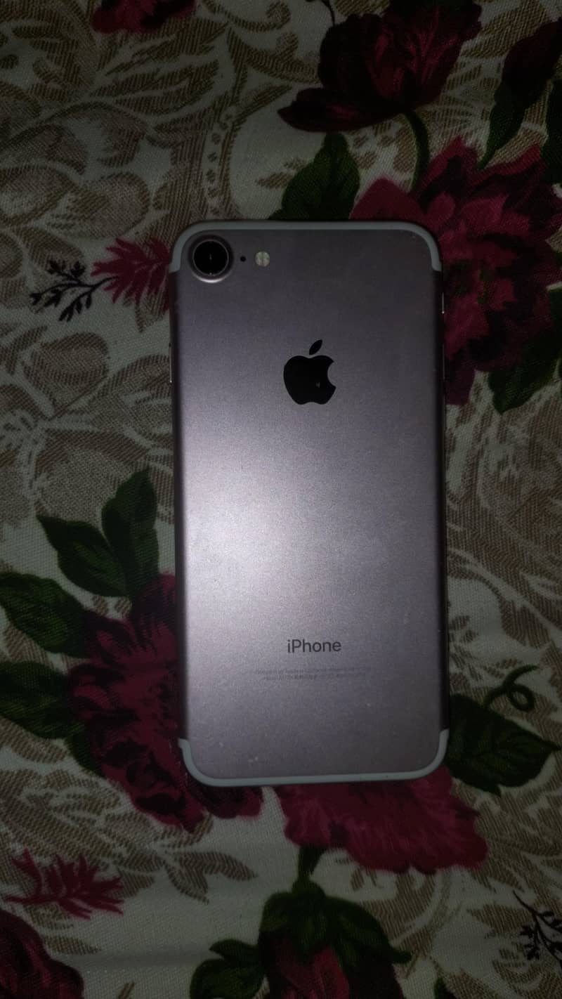 Apple iPhone 7 0