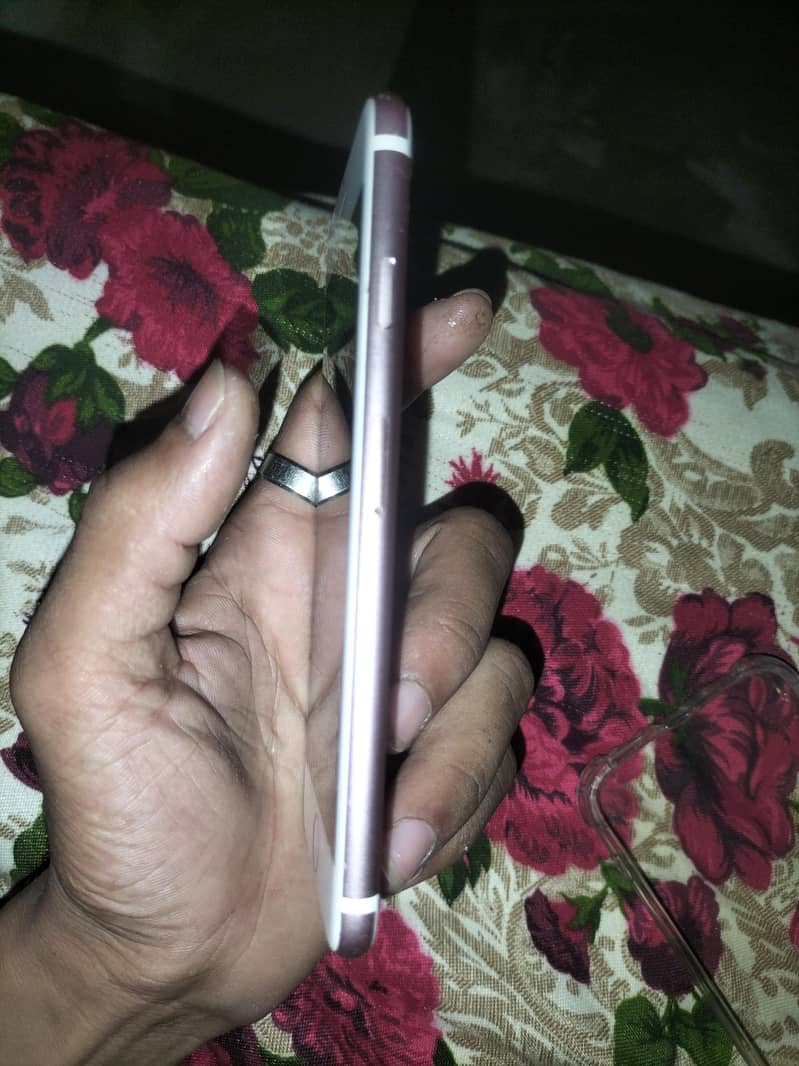 Apple iPhone 7 2