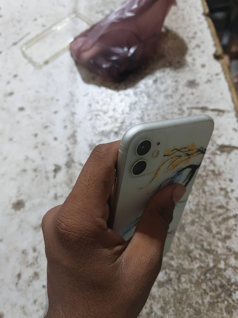 Apple iPhone 11 0