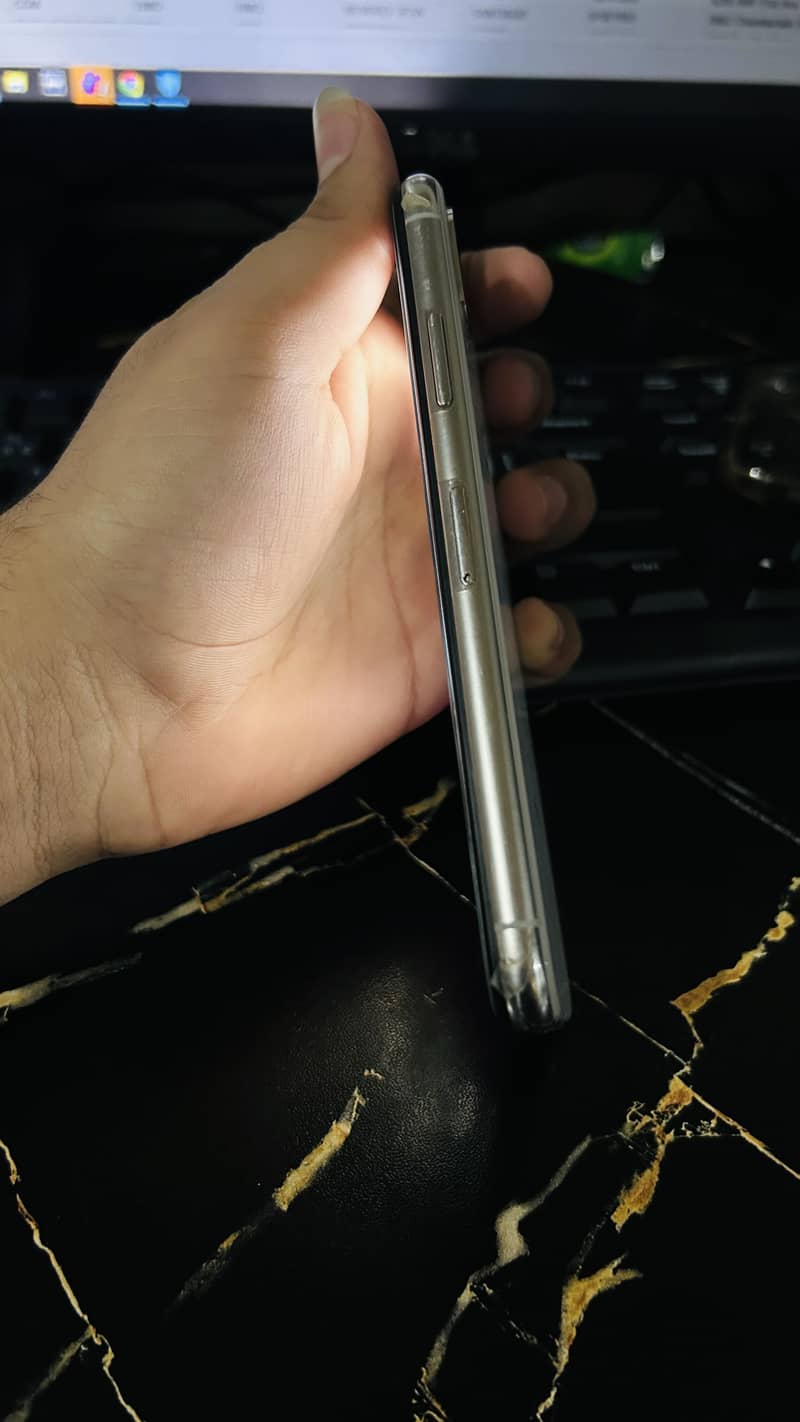 iphone seller 17