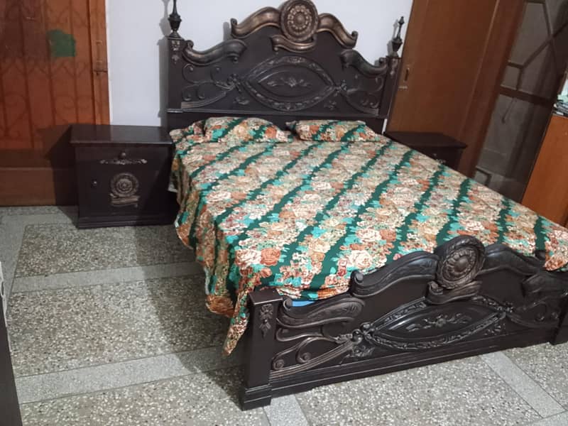 Bed with Side Tables 2