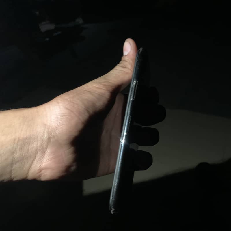 Apple iPhone X 4