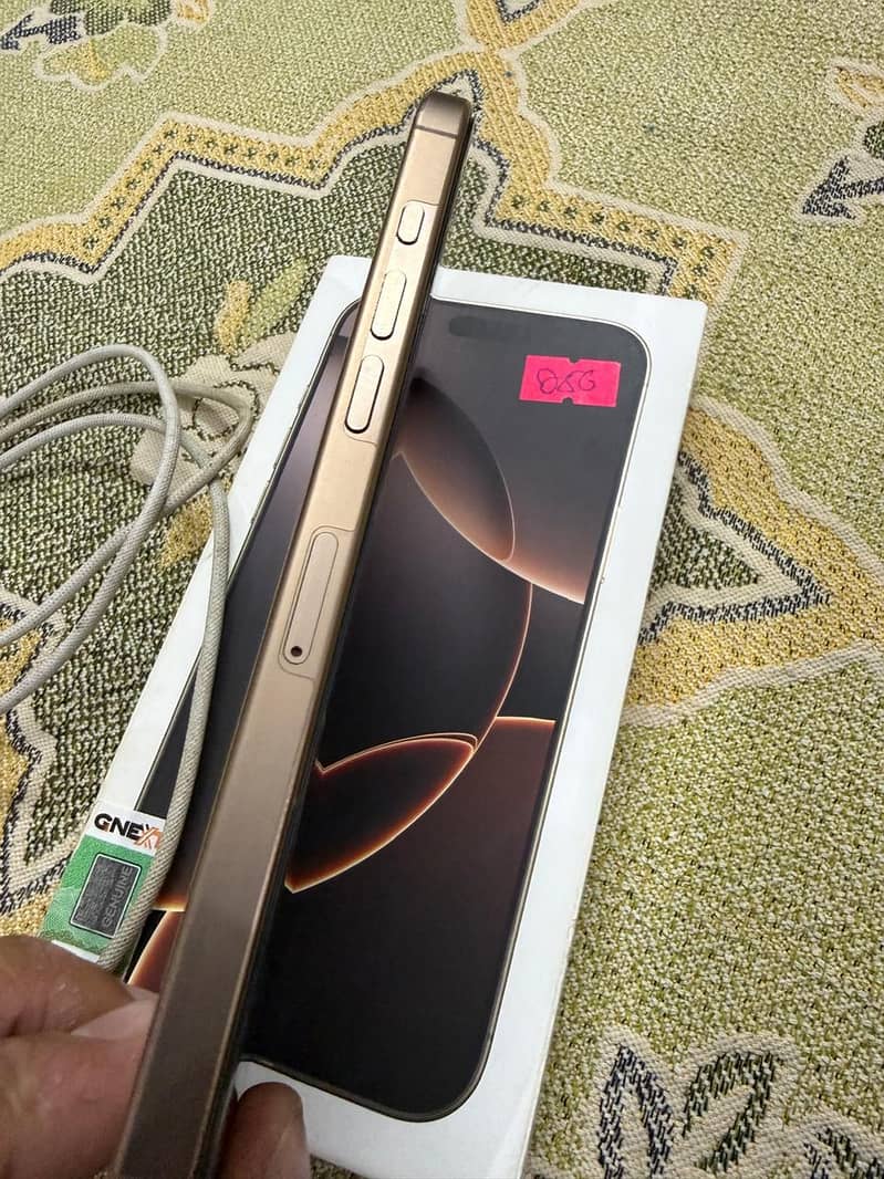 Apple iPhone 16 Pro Max 2