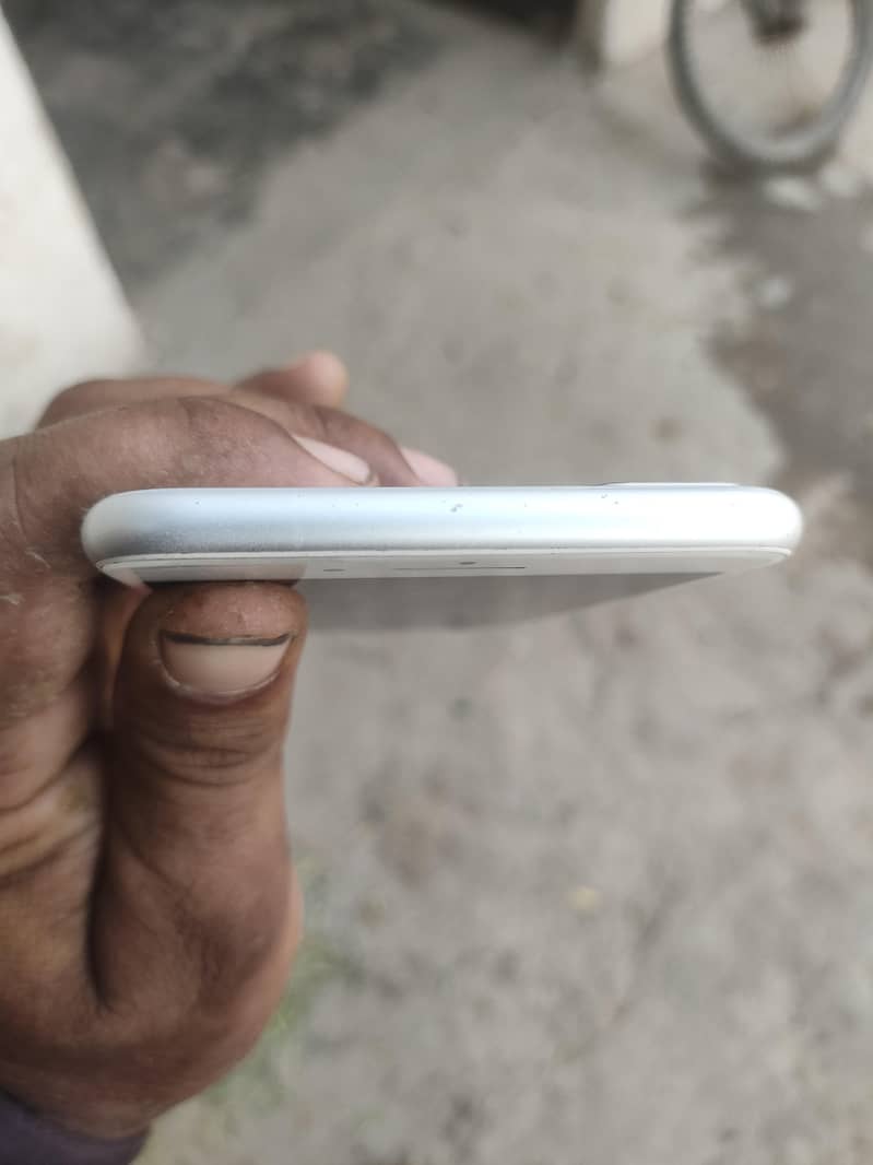 Apple iPhone 8 Plus 3
