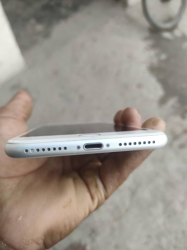 Apple iPhone 8 Plus 4