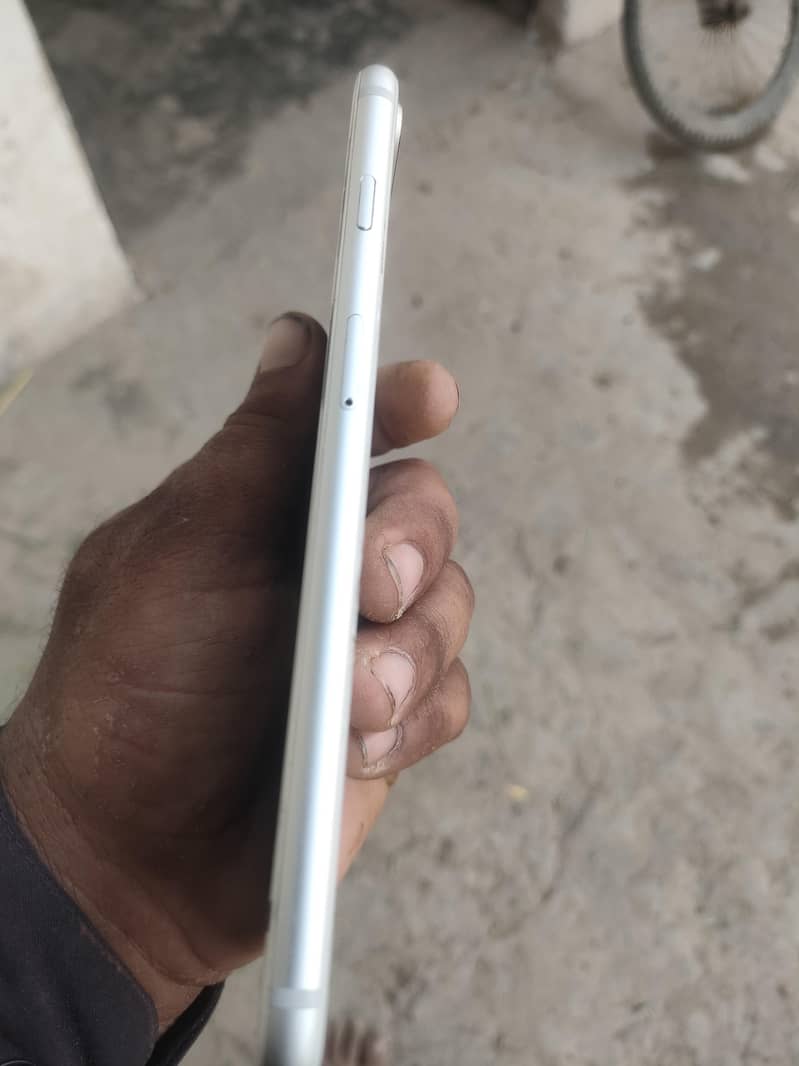 Apple iPhone 8 Plus 6