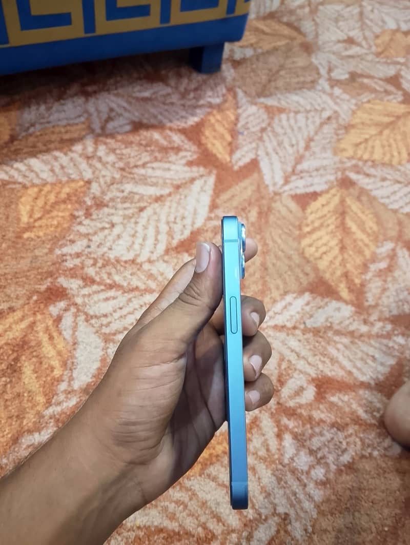 Apple iPhone 14 3